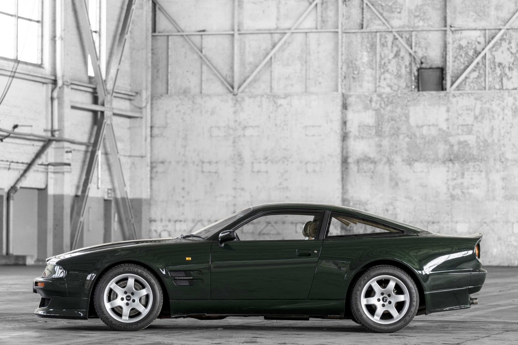 Aston Martin 11 V8_Vantage_V550