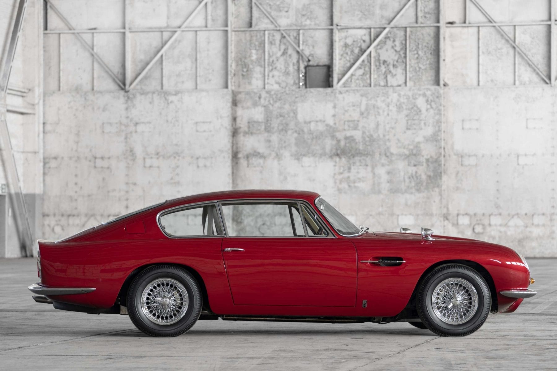 Aston Martin 4 DB6