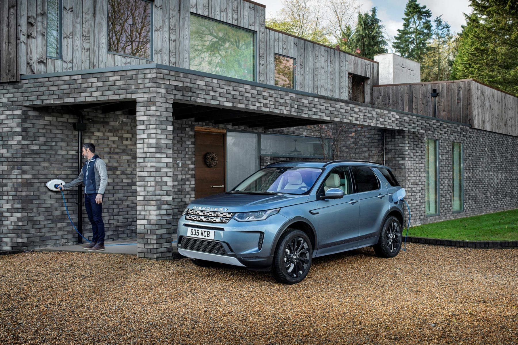 Land Rover Discovery Sport 3 charging