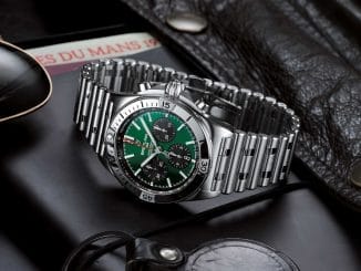 Chronomat B01 42 Bentley with a green dial and black contrasting chronograph counters