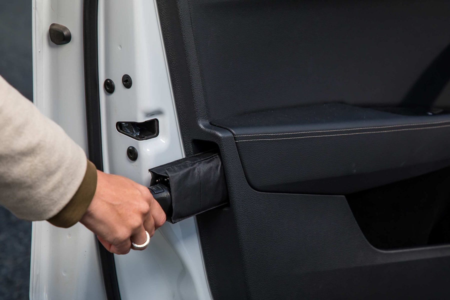 The ŠKODA Superb Scout is equipped with the latest 200kW/350Nm 2.0-litre turbo petrol engine (with petrol particulate filter) that sends power to all four wheels via a seven-speed DQ381 DSG transmission.