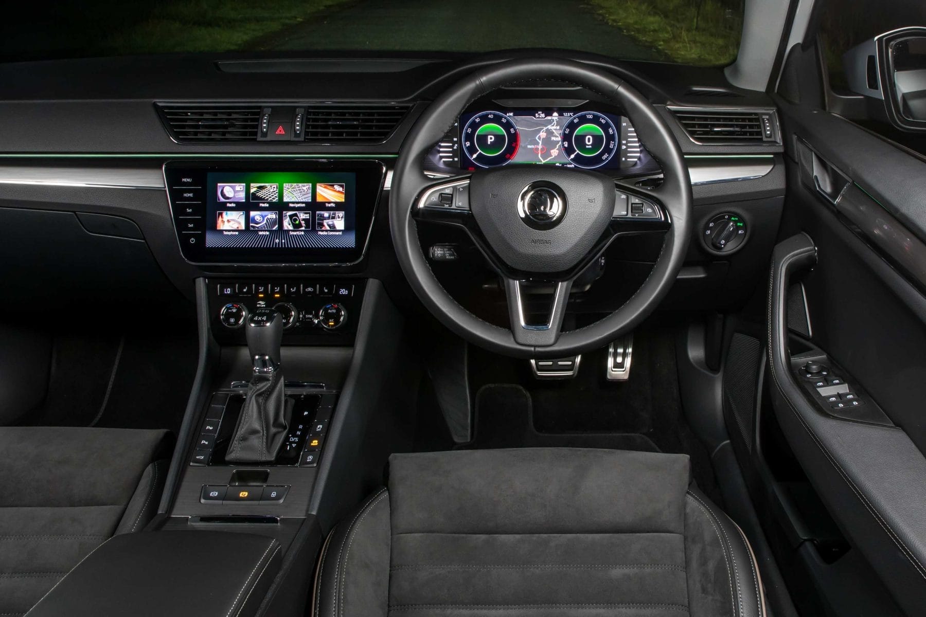 The ŠKODA Superb Scout is equipped with the latest 200kW/350Nm 2.0-litre turbo petrol engine (with petrol particulate filter) that sends power to all four wheels via a seven-speed DQ381 DSG transmission.