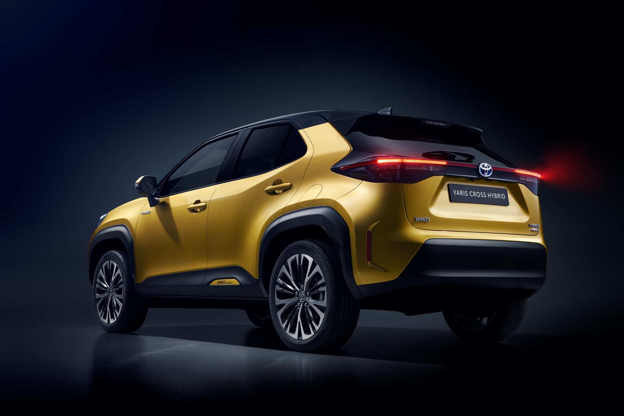 2020 TOYOTA-NEW-YARIS-CROSS-REAR-LEFT