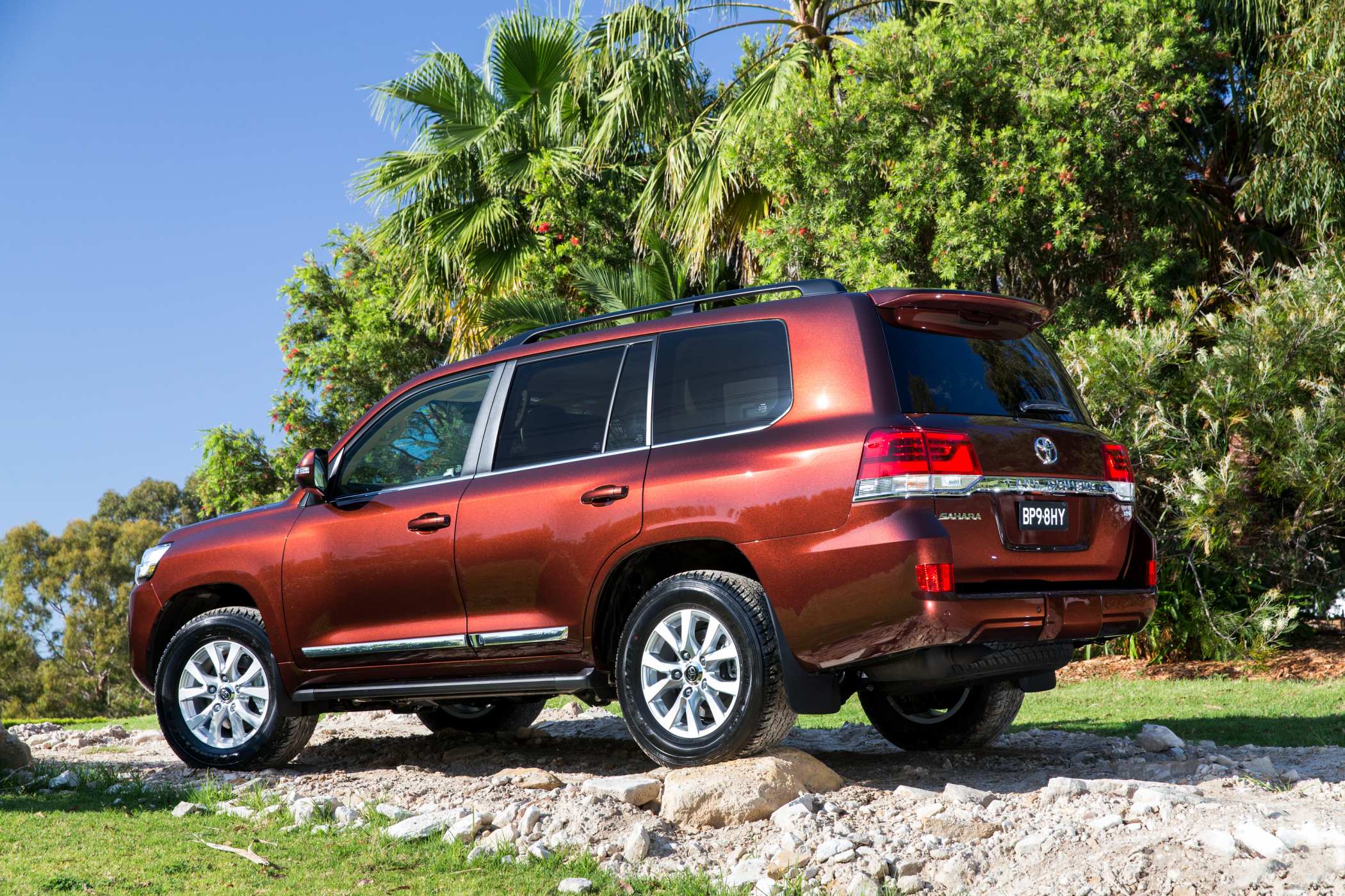 2020 Toyota LandCruiser Sahara rear qtr