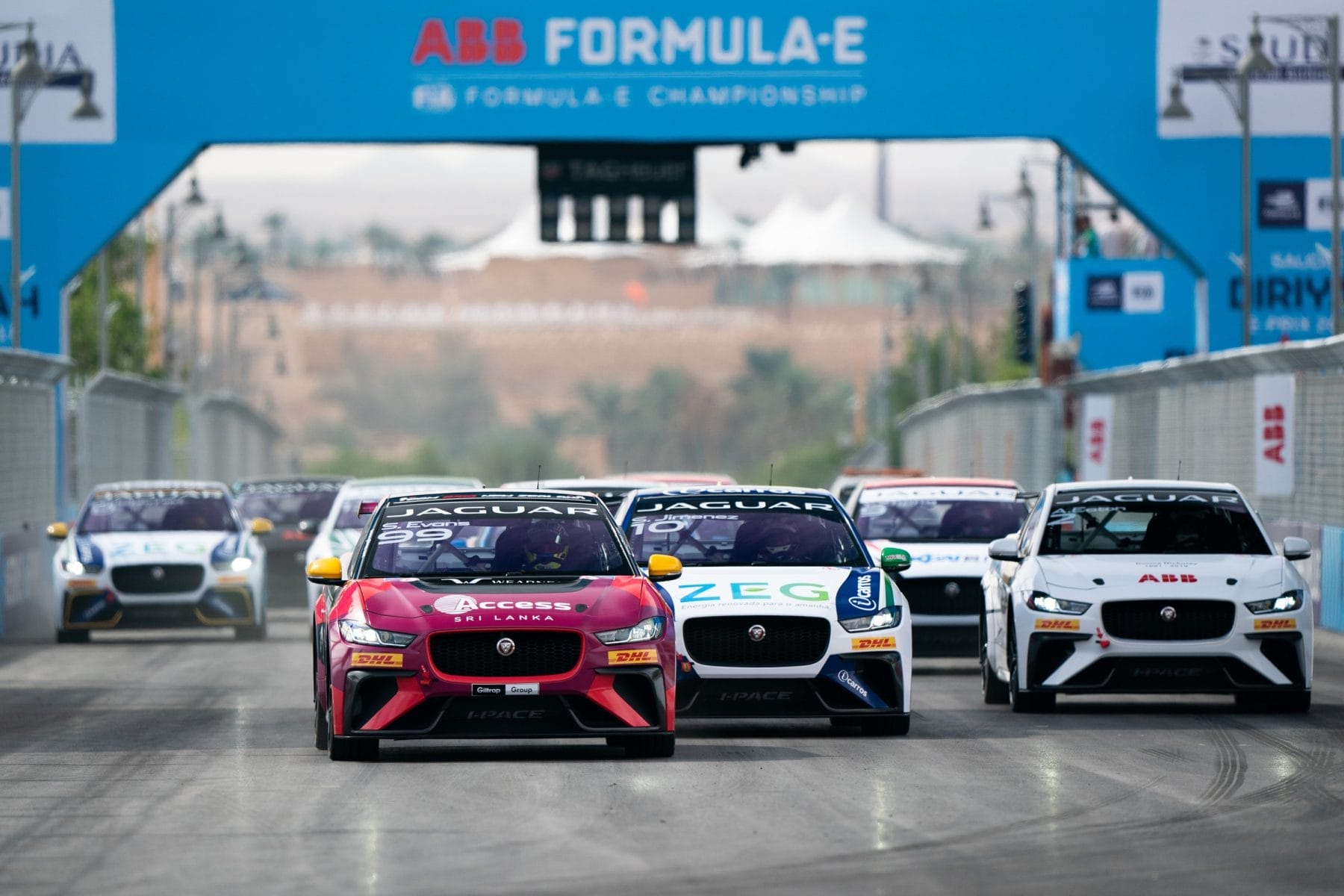 JaguarI-PACE_SAUDI_ETROPHY_2019_Dynamic_Image_180620