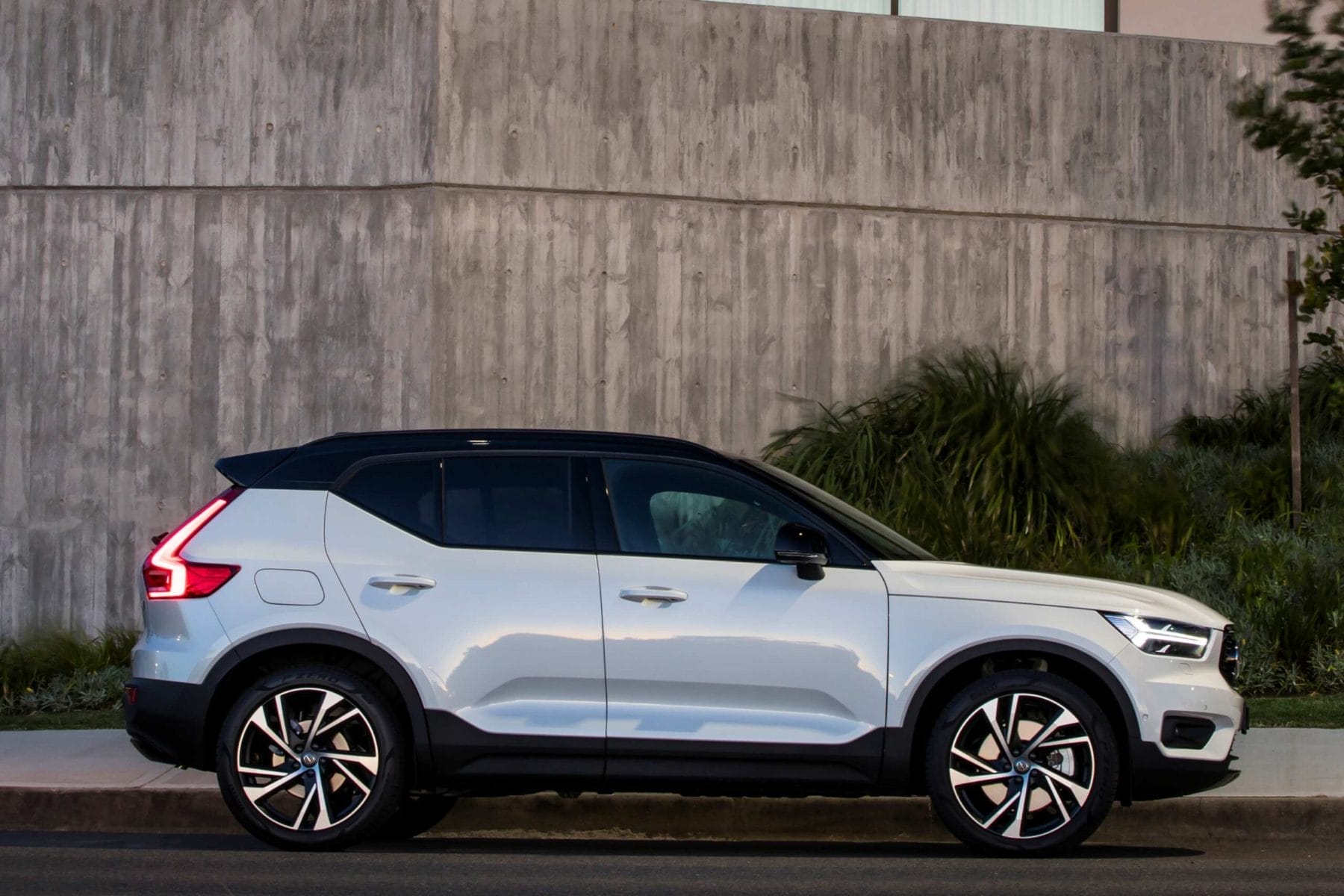 2020-Volvo-XC40-Recharge-PROFILE-scaled