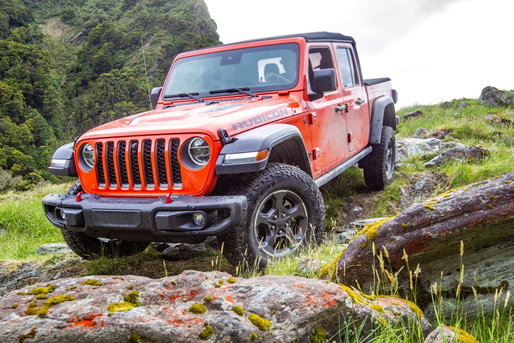 2020-jeep-gladiator-rubicon-ute-orange 5