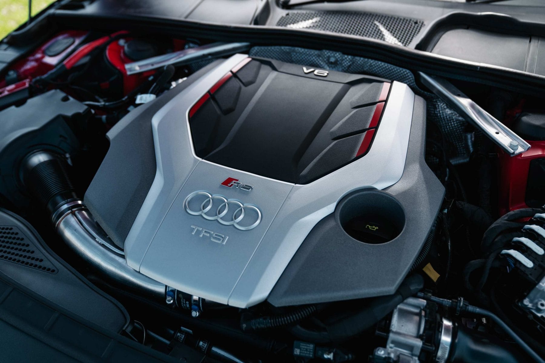 The RS 4 Avant comes equipped with Matrix LED headlights, and all models have the Coming Home and Leaving Home feature, whereby a dynamic light sequence plays in the headlights and rear lights when the car is locked and unlocked.