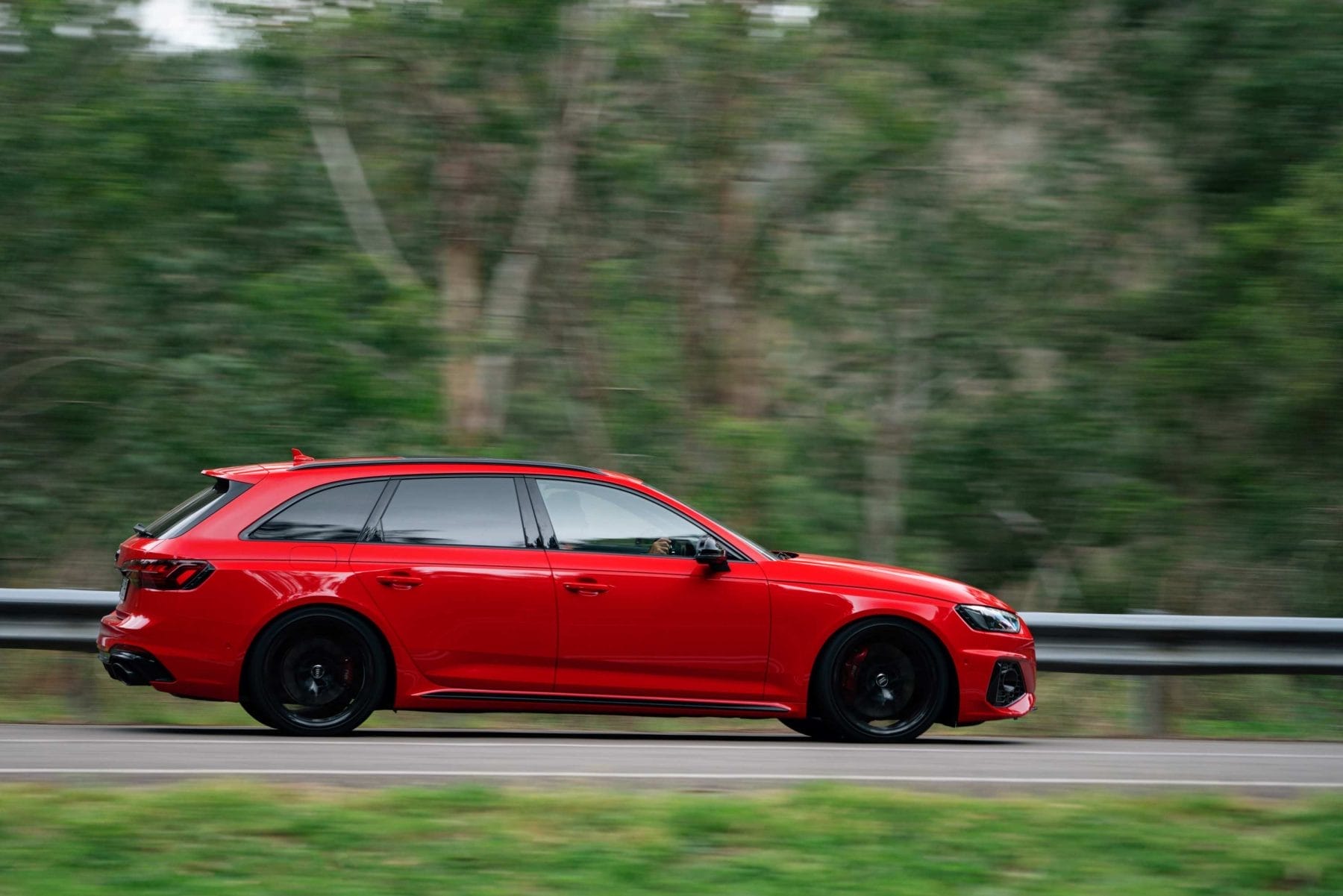 Audi RS4 Avant Quattro Profile