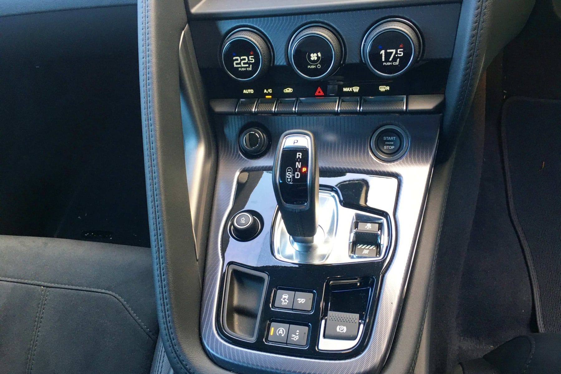 Jaguar F-TYPE P380 R Dynamic dash