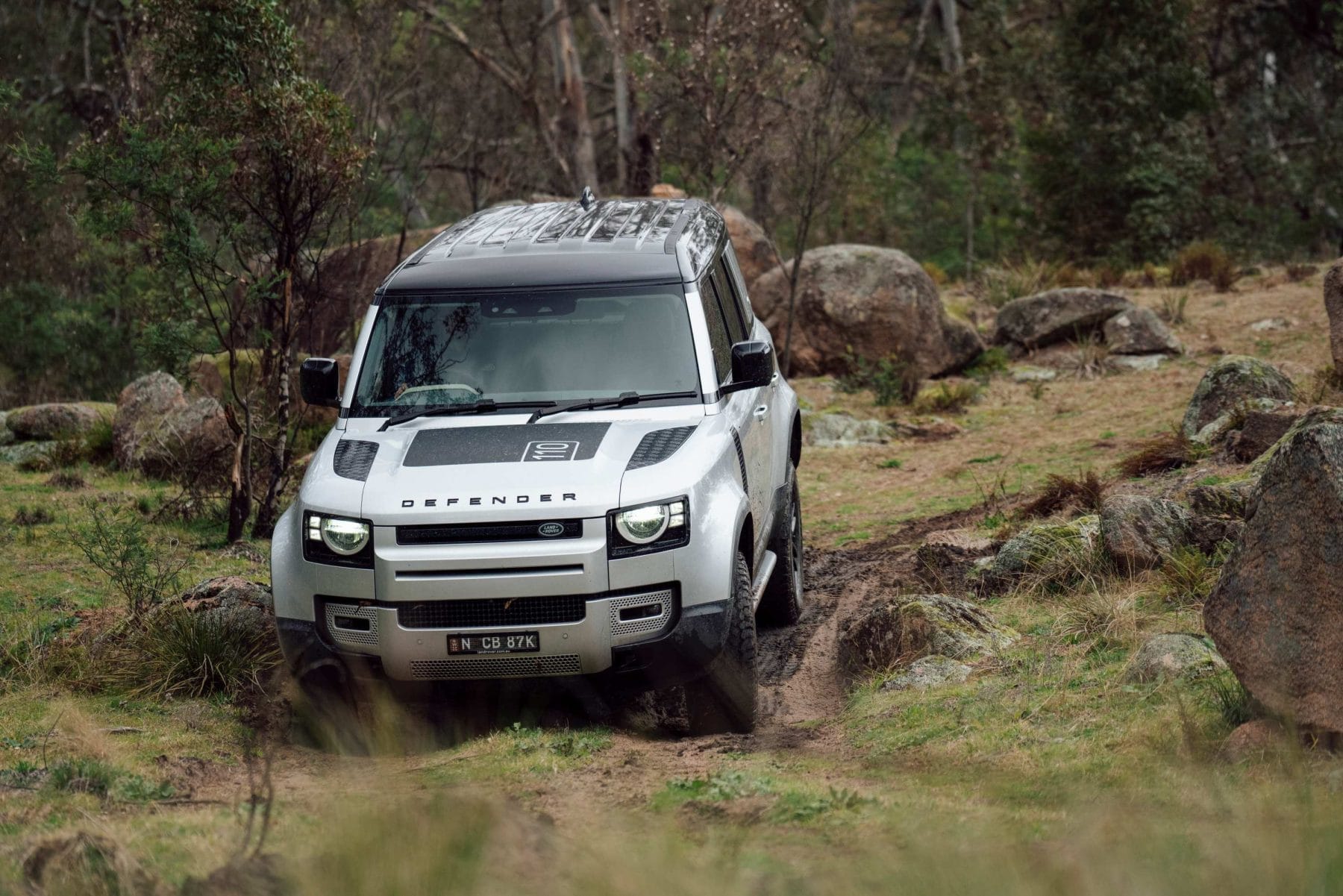 Land Rover Defender P400 S front
