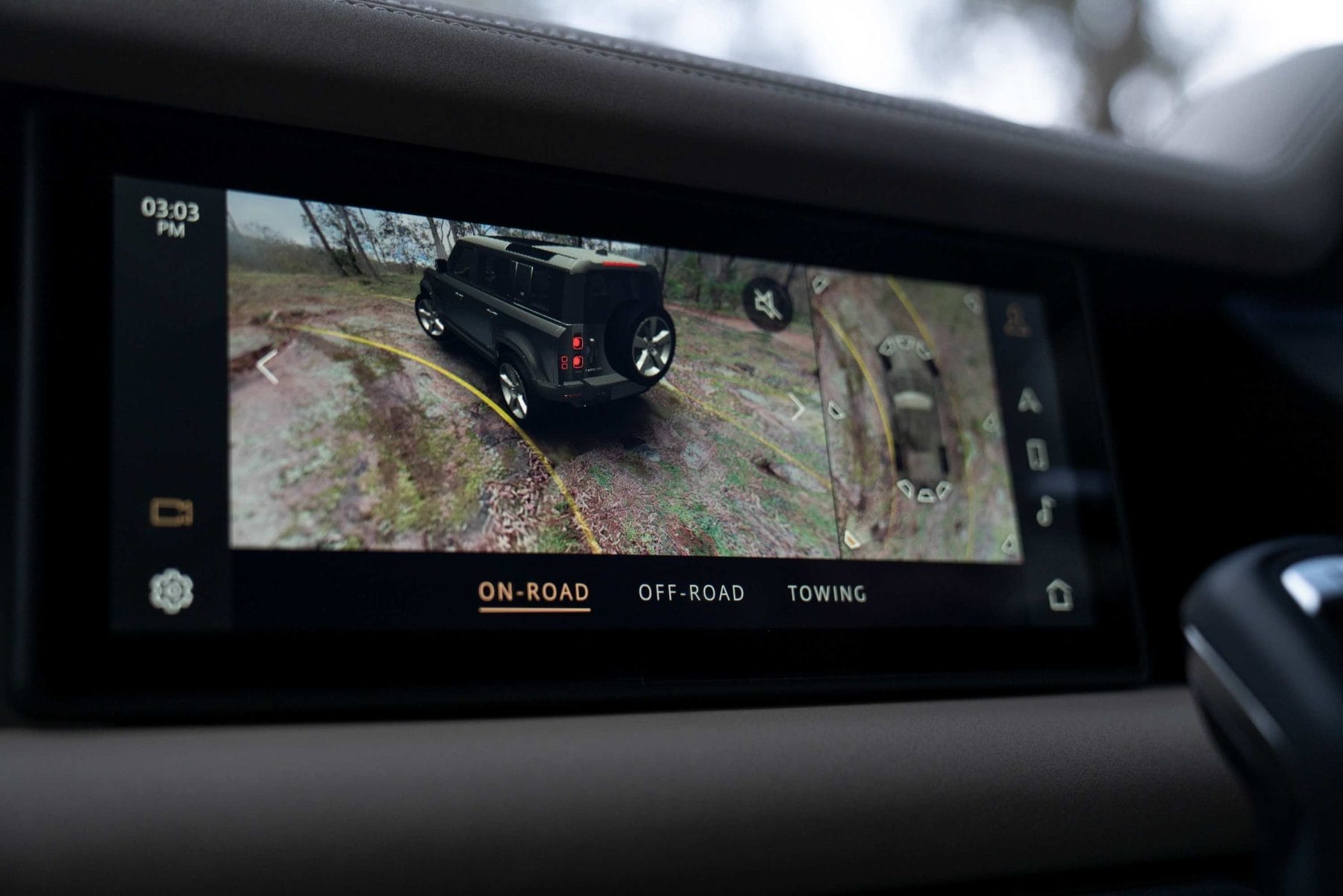Land Rover Defender P400 S screen