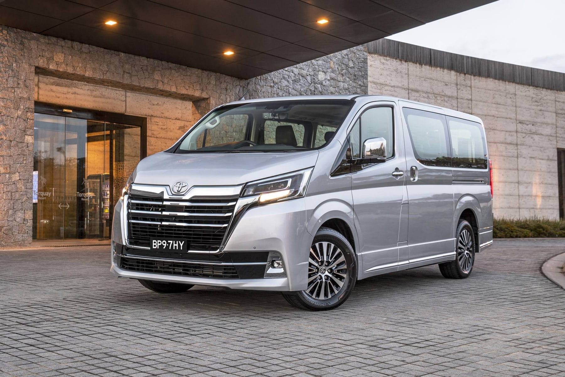 2019 -Toyota -Granvia - and - VX (2)