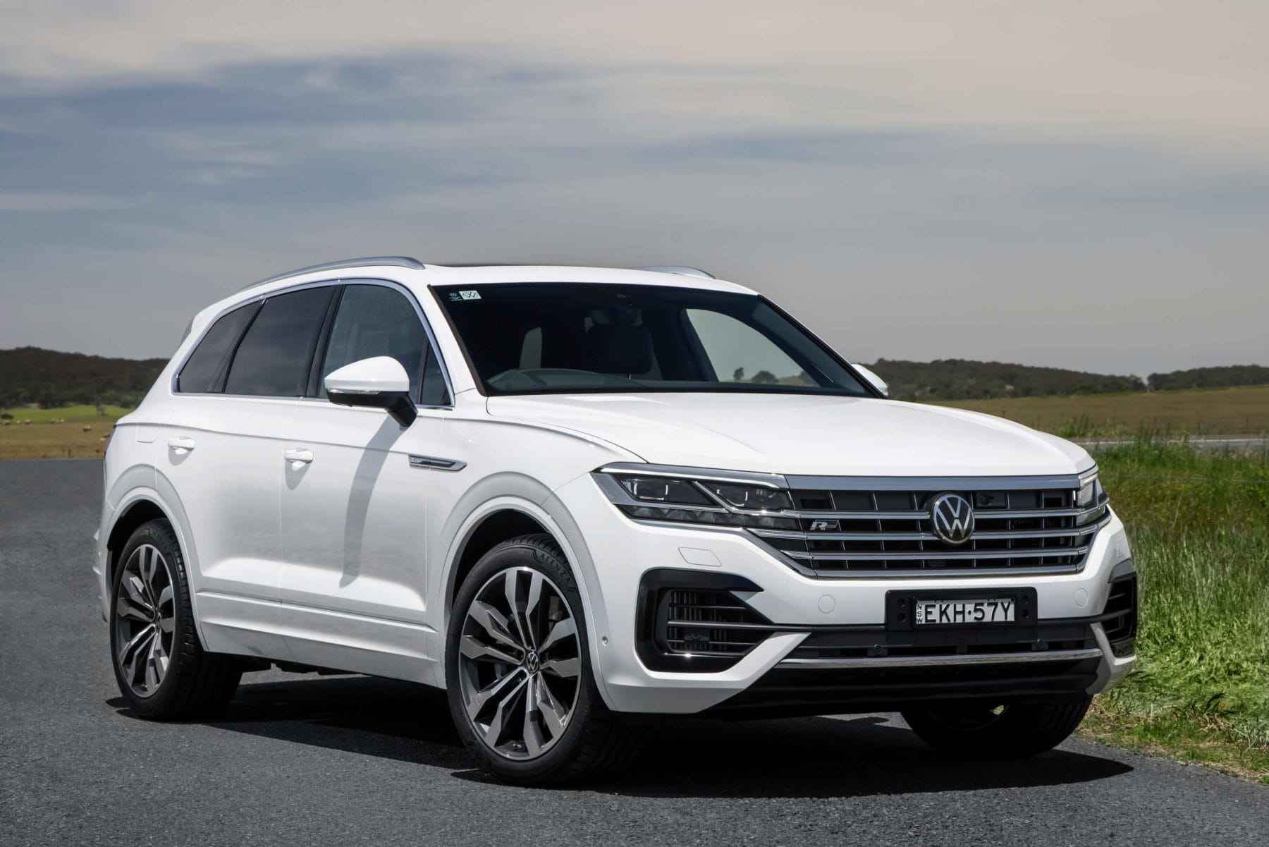 2021 Volkswagen Touareg V8 TDI R-Line front