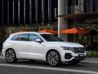 2021 Volkswagen Touareg V8 TDI R-Line profile