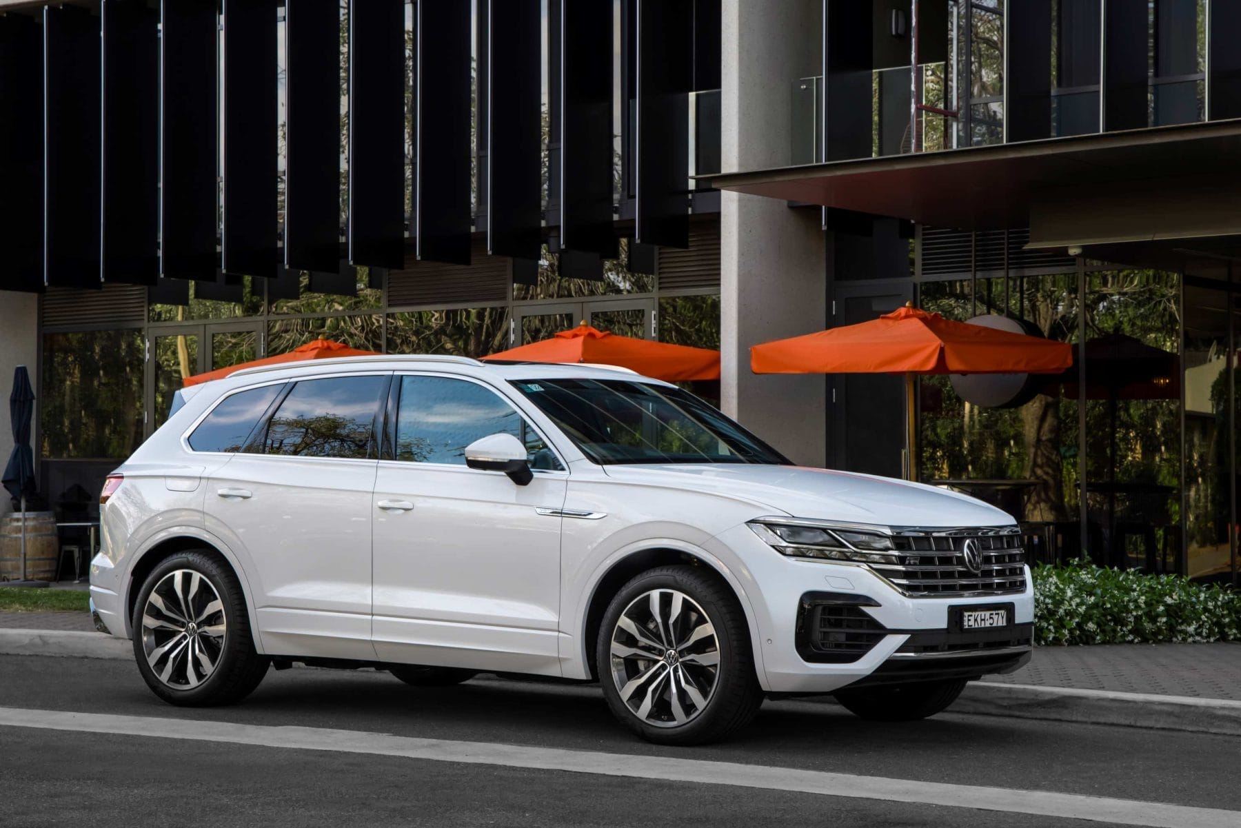 2021 Volkswagen Touareg V8 TDI R-Line profile