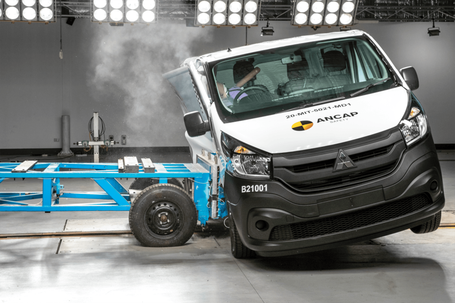 Mitsubishi Express Crash test 2