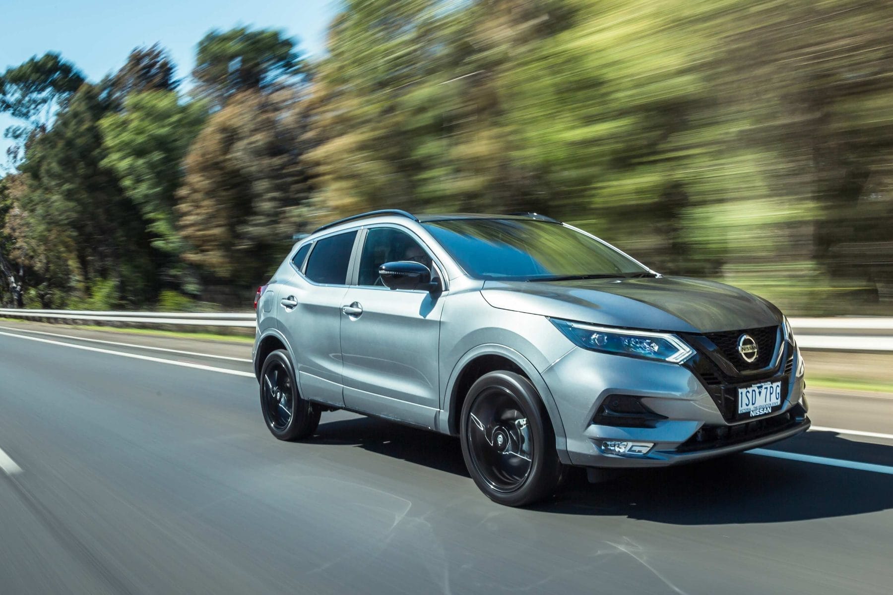 2021 Nissan QASHQAI Mifbight driving