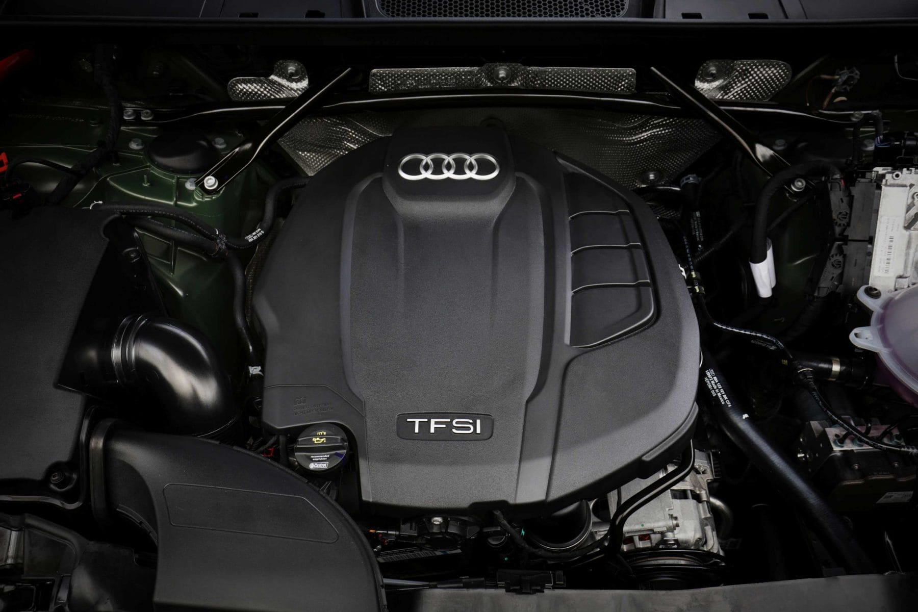 Audi Q5 45 TFSI Quattro 2021 engine