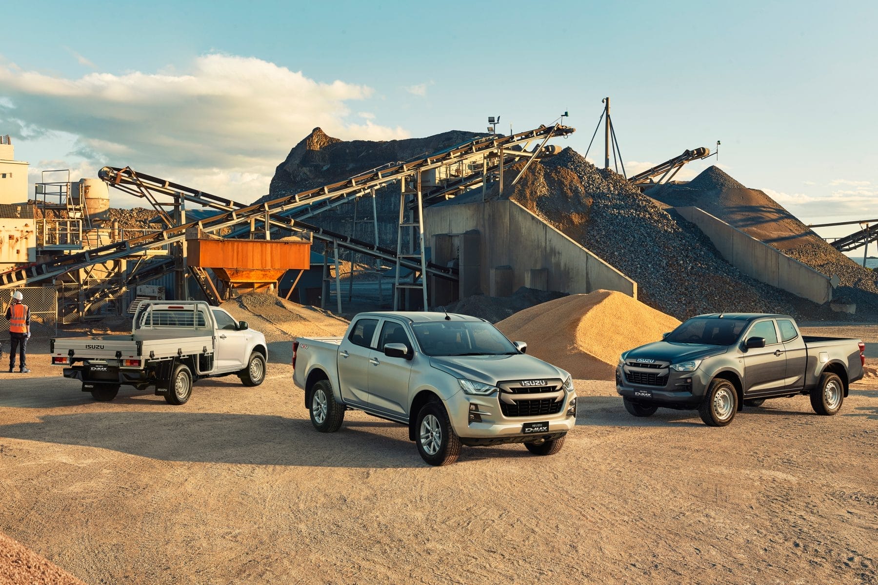 21MY D-MAX Site Work with talent 4x4 SX Single Mercury Silver LS-M Crew Mercury Silver 4x2 SX Space Obsidian Grey.