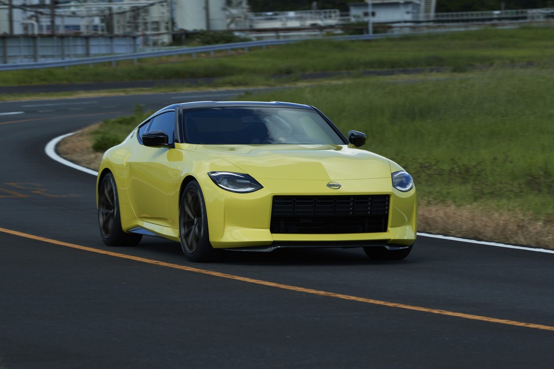 Nissan_Z_Proto_dynamic_exterior_1