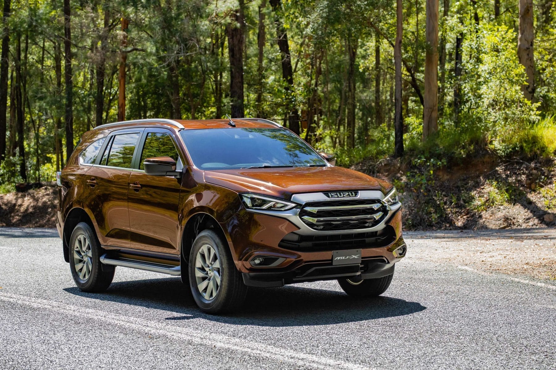 ISUZU mu-X ブラウンメタリック 2018 Isuzu MU-X (facelift) to launch on 16 October