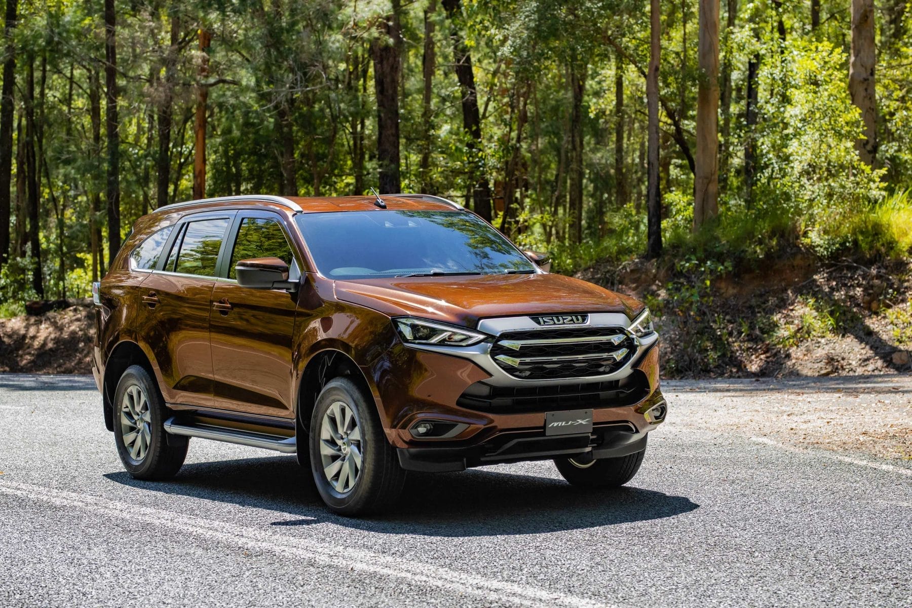 21MY Isuzu MU-X 4x4 LS-U Jasper Brown mica - On the road again.