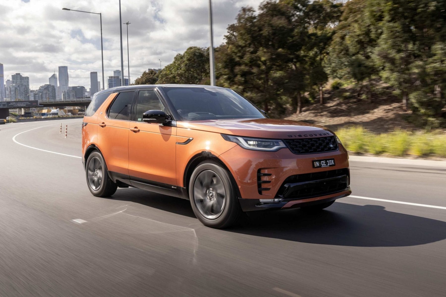 2021 Land Rover Discovery R-Dynamic S P360 4WD driving