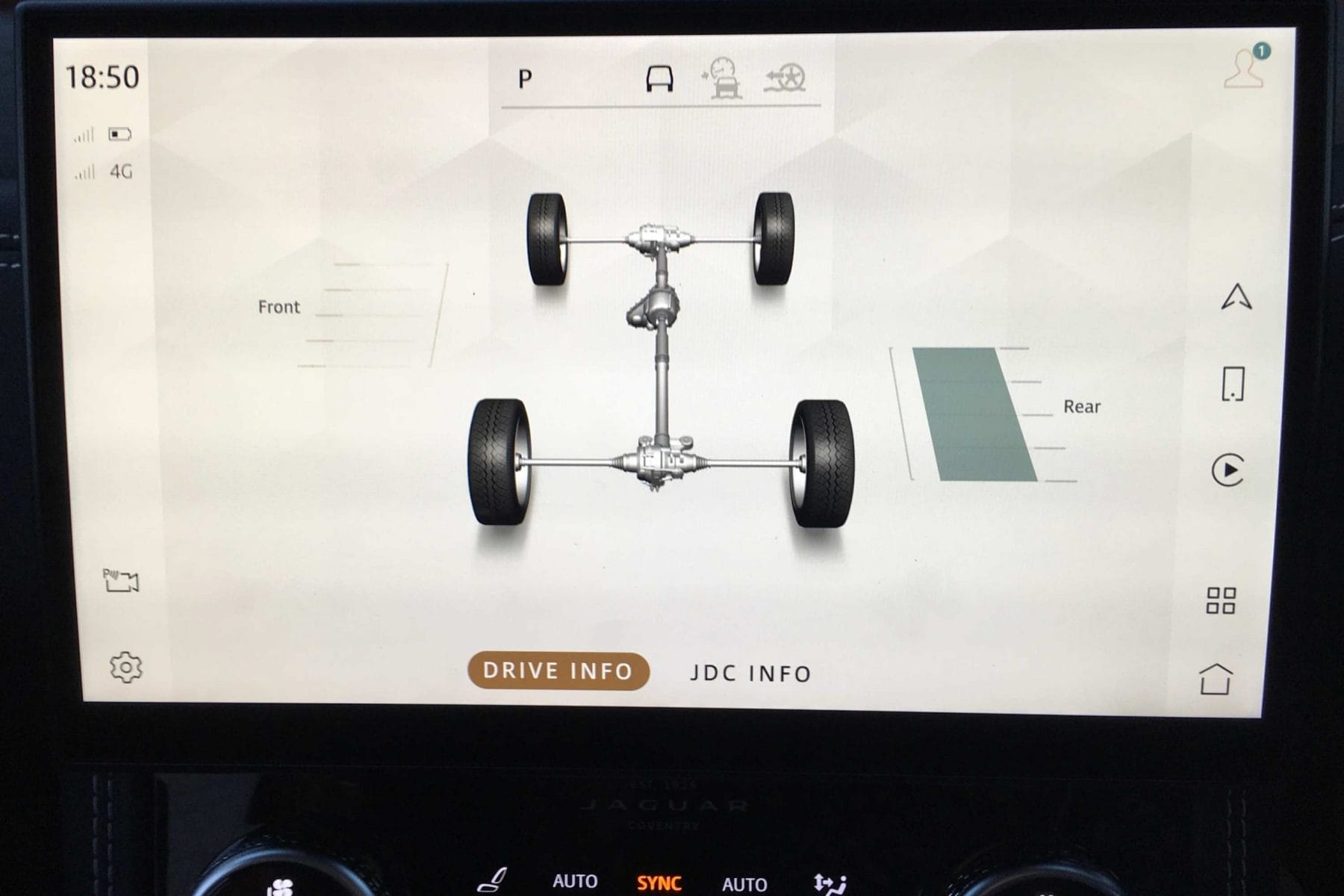 Jaguar F-PACE R-Dynamic SE 300D drive features
