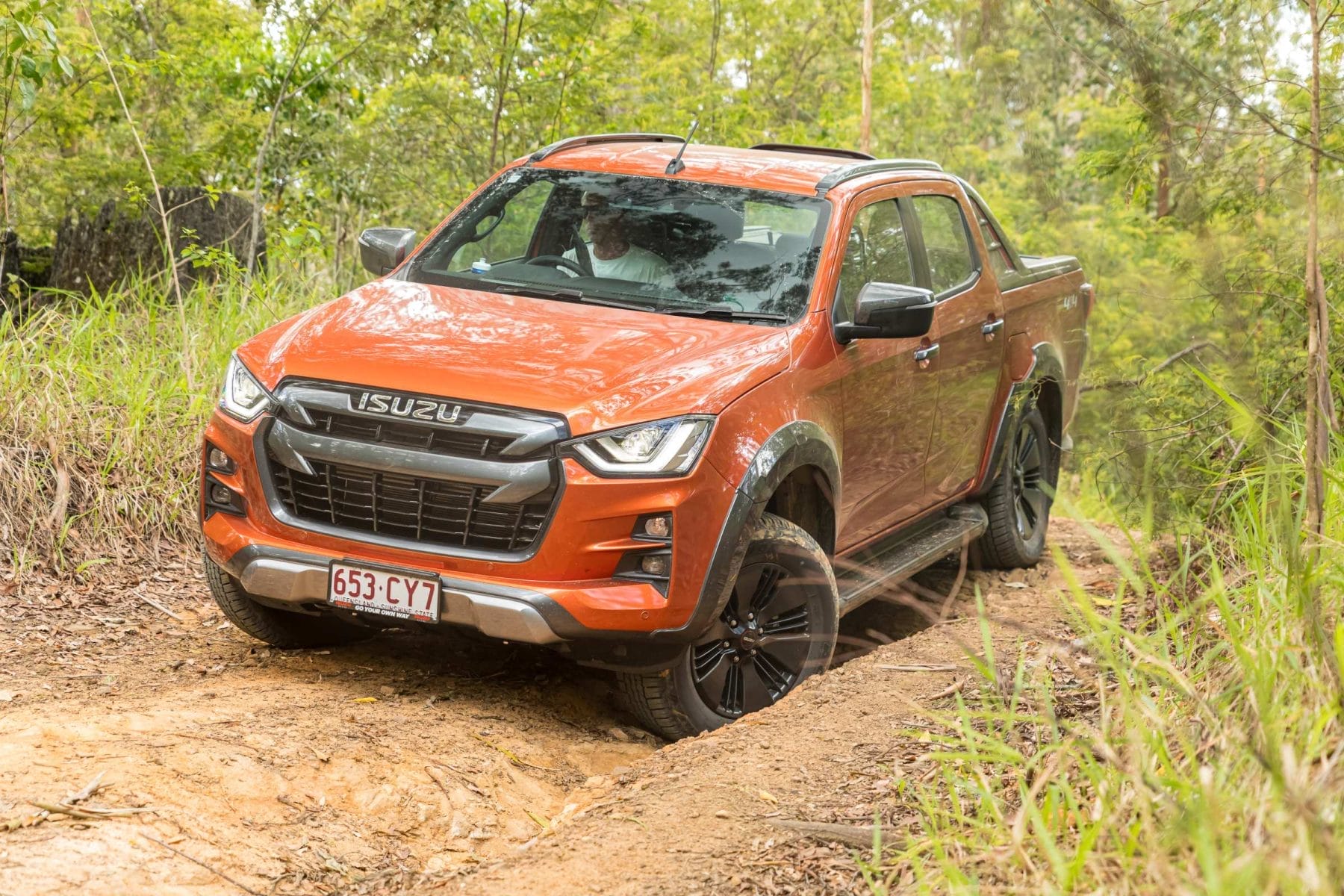 22MY Isuzu D-MAX 4x4 X-TERRAIN Volcanic Amber metallic.