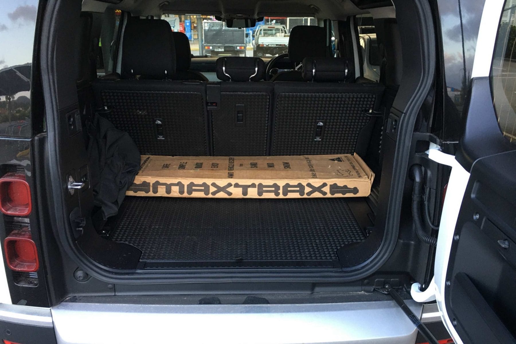 Land Rover Defender 110 D250 4WD boot