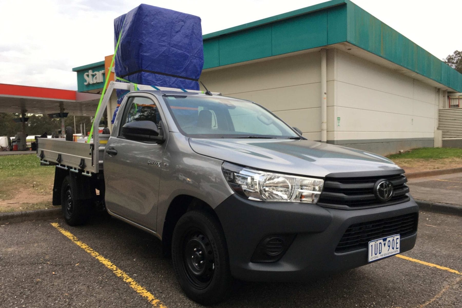 Toyota HiLux 2WD Workmate