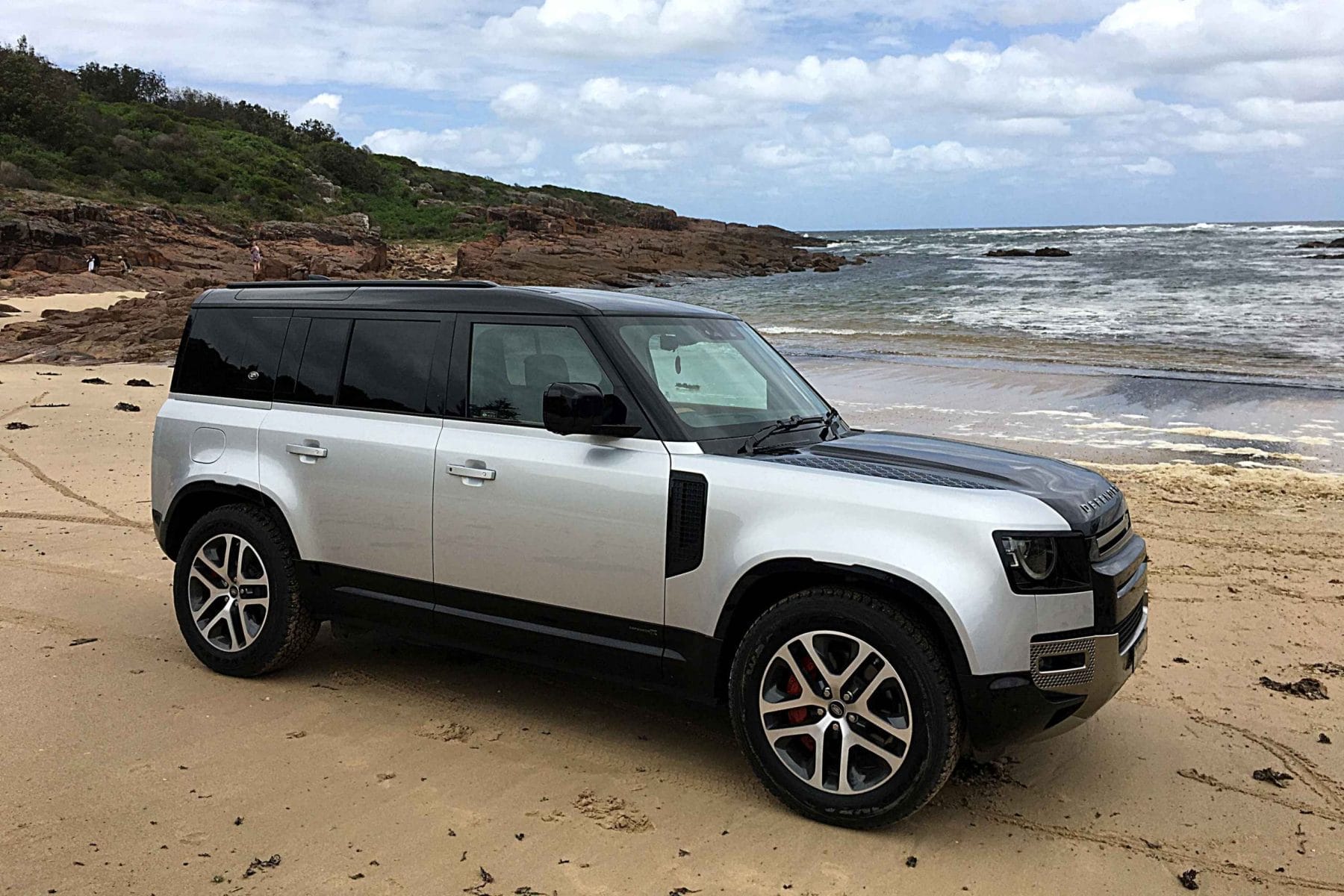 Land Rover Defender X P400 front qtr
