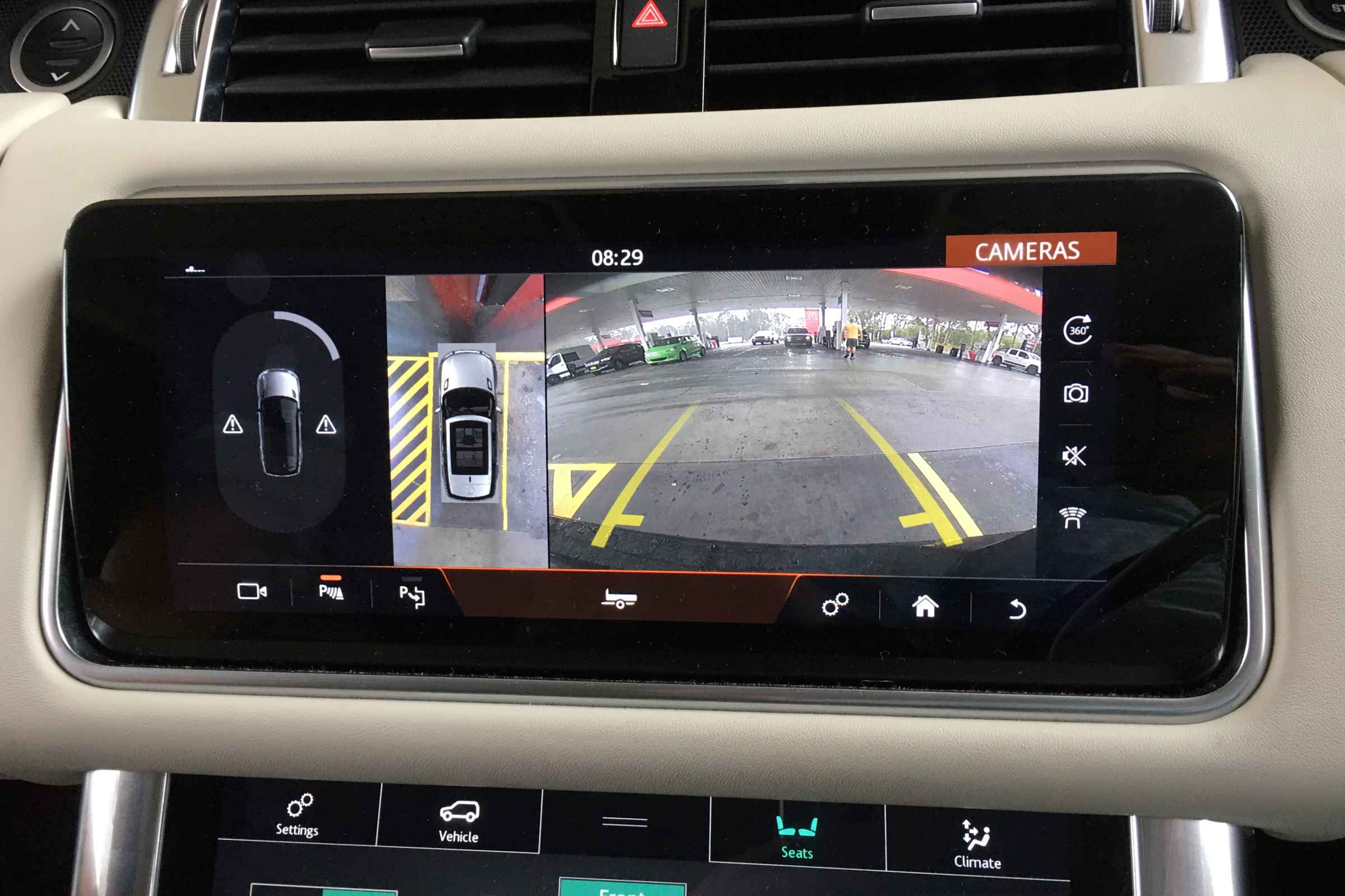 Range Rover Sport R Dynamic D300 HSE reverse camera