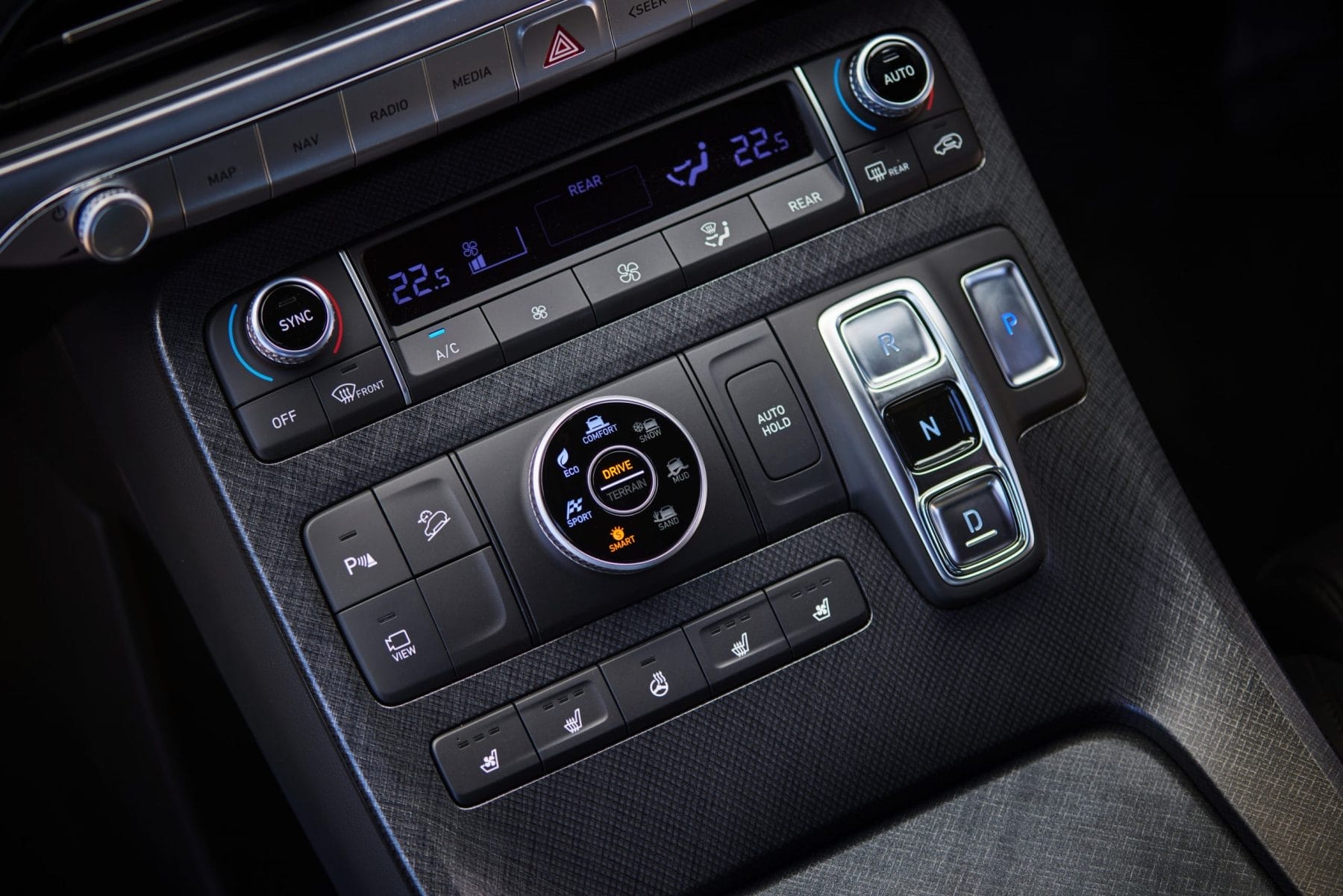 Hyundai Palisade central controlsHighlander 