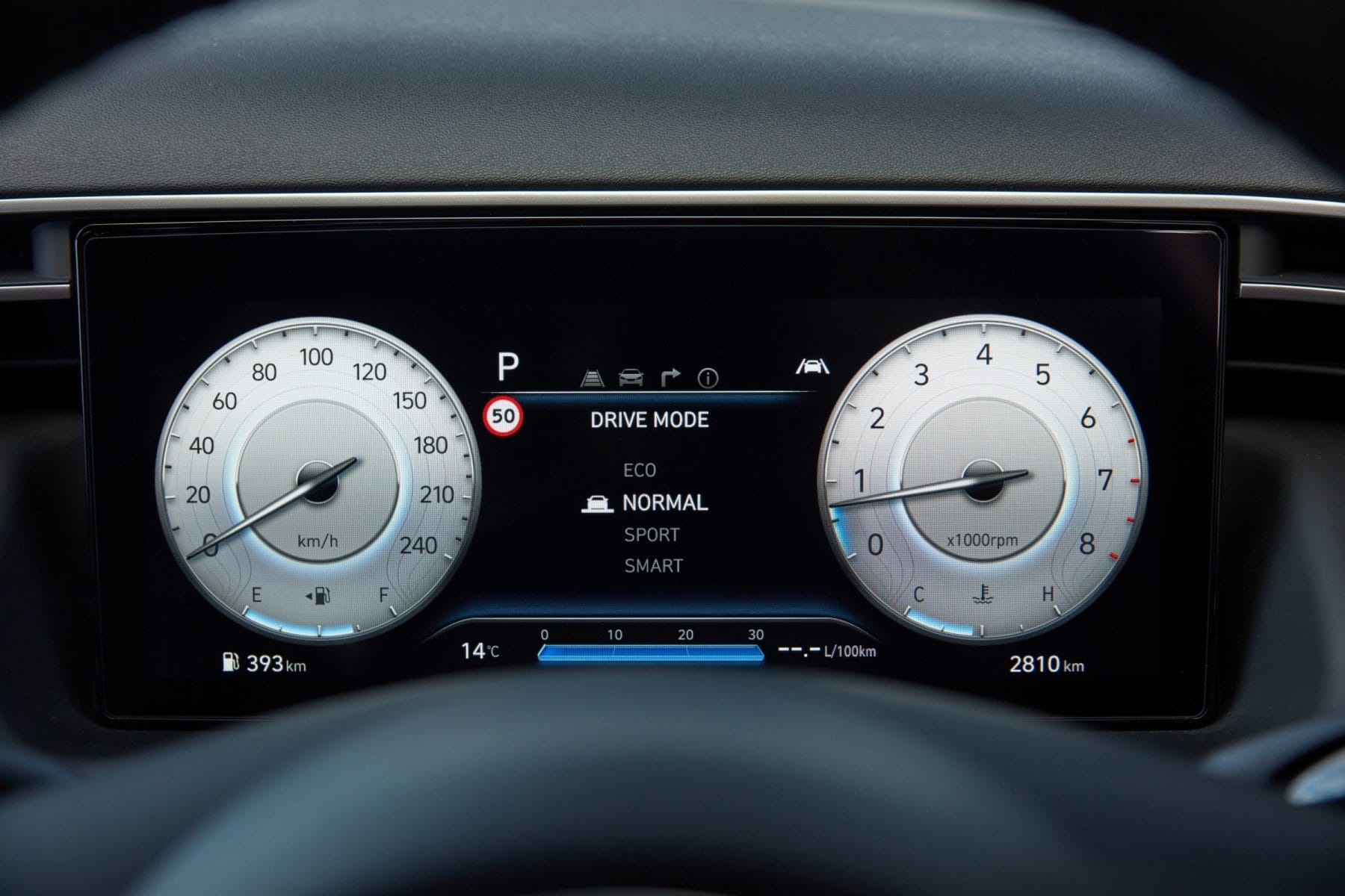Hyundai Tucson driver instruments 2022