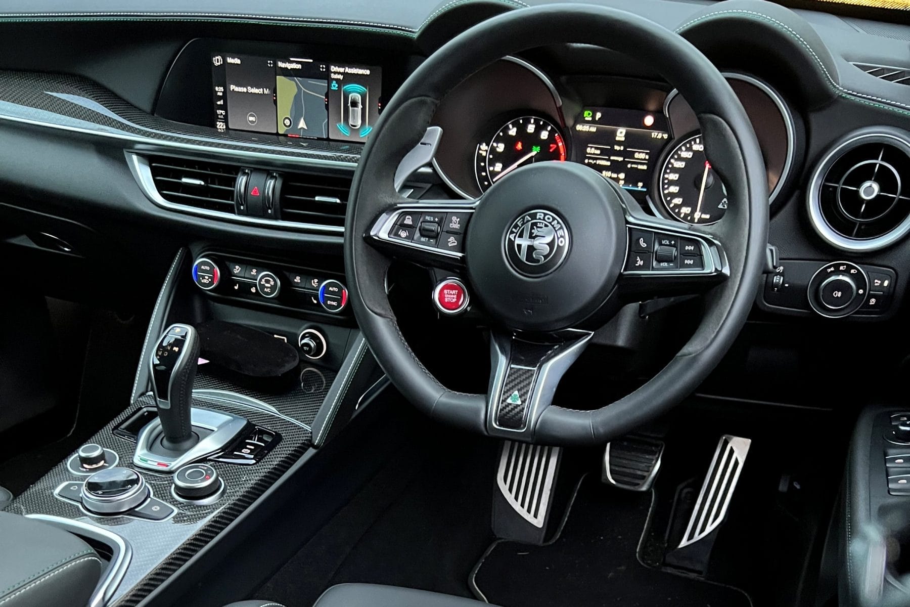 Alfa Romeo Stelvio Quadrifoglio driver instruments