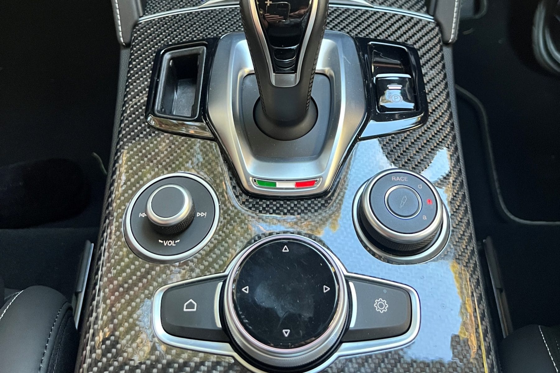 Alfa Romeo Stelvio Quadrifoglio driver select
