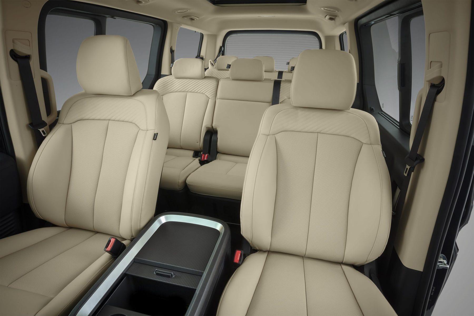 Hyundai STARIA Highlander 2.2D AWD interior rear