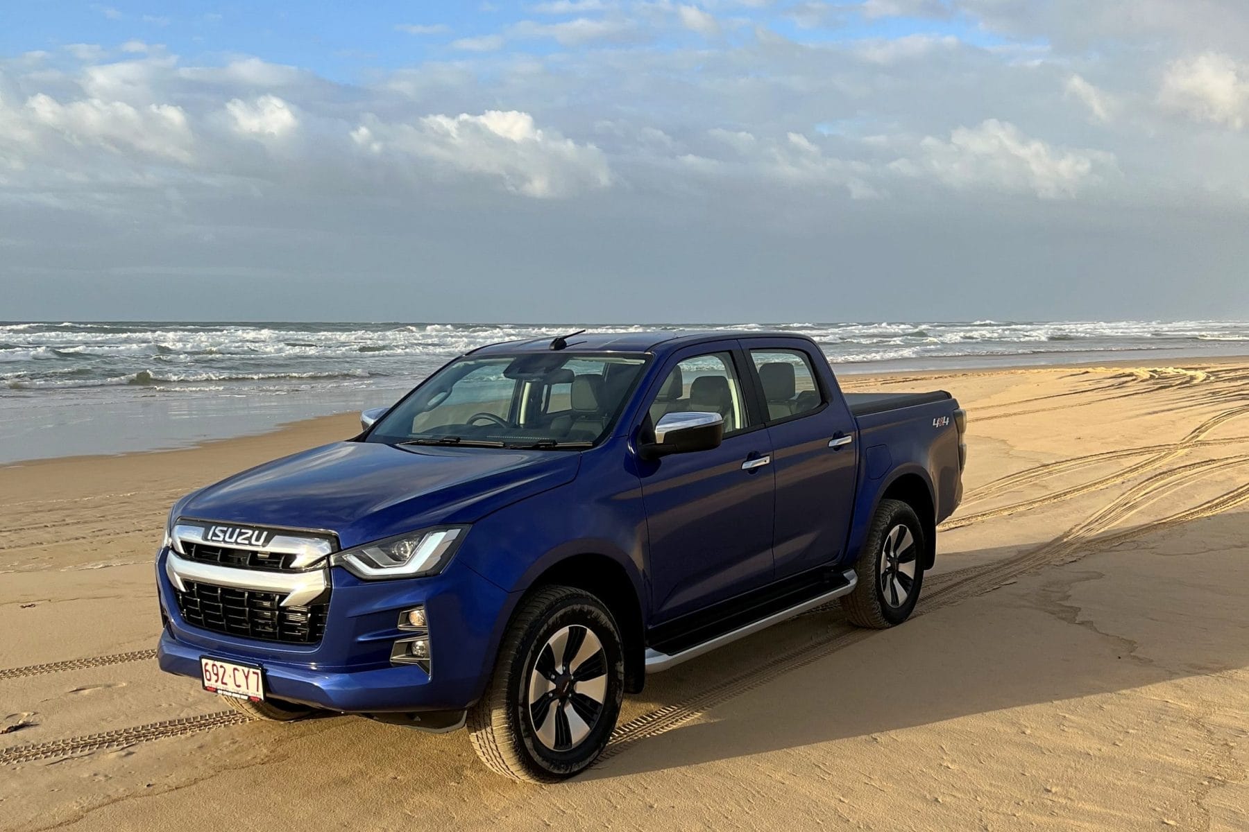 Isuzu D-MAX LSU Plus 4WD Crew Cab front qtr