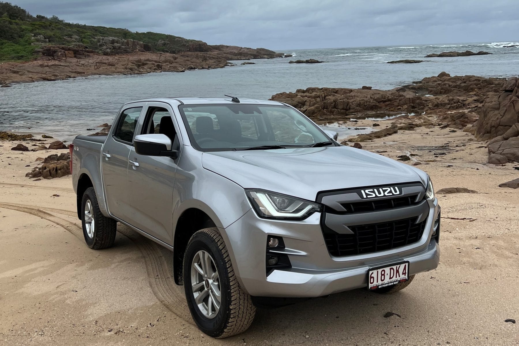 Isuzu D Max LS-M 4WD Crew Cab Ute 2022 front 2