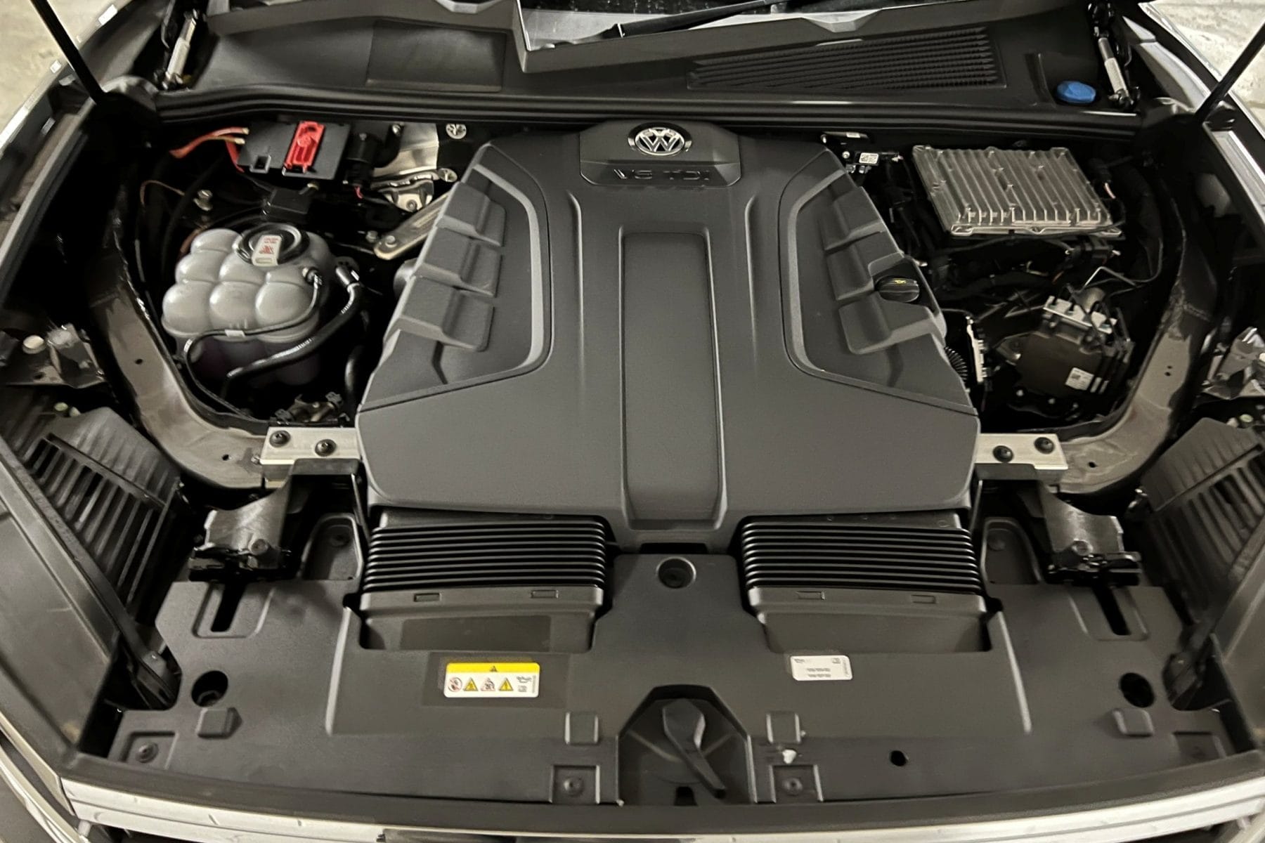 VW Touareg 210 V6 R Line ENGINE