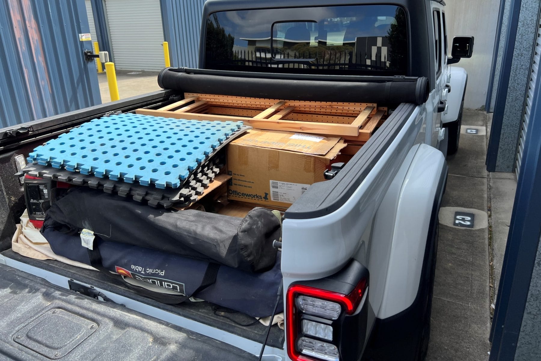 Jeep Gladiator Rubicon 2022 load tray