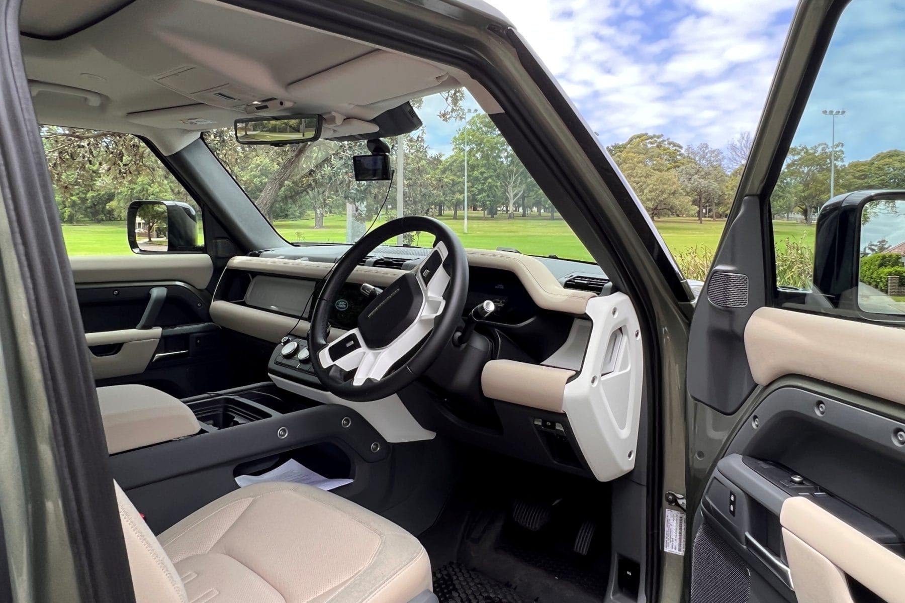 LR Defender 90 2022 front interior front