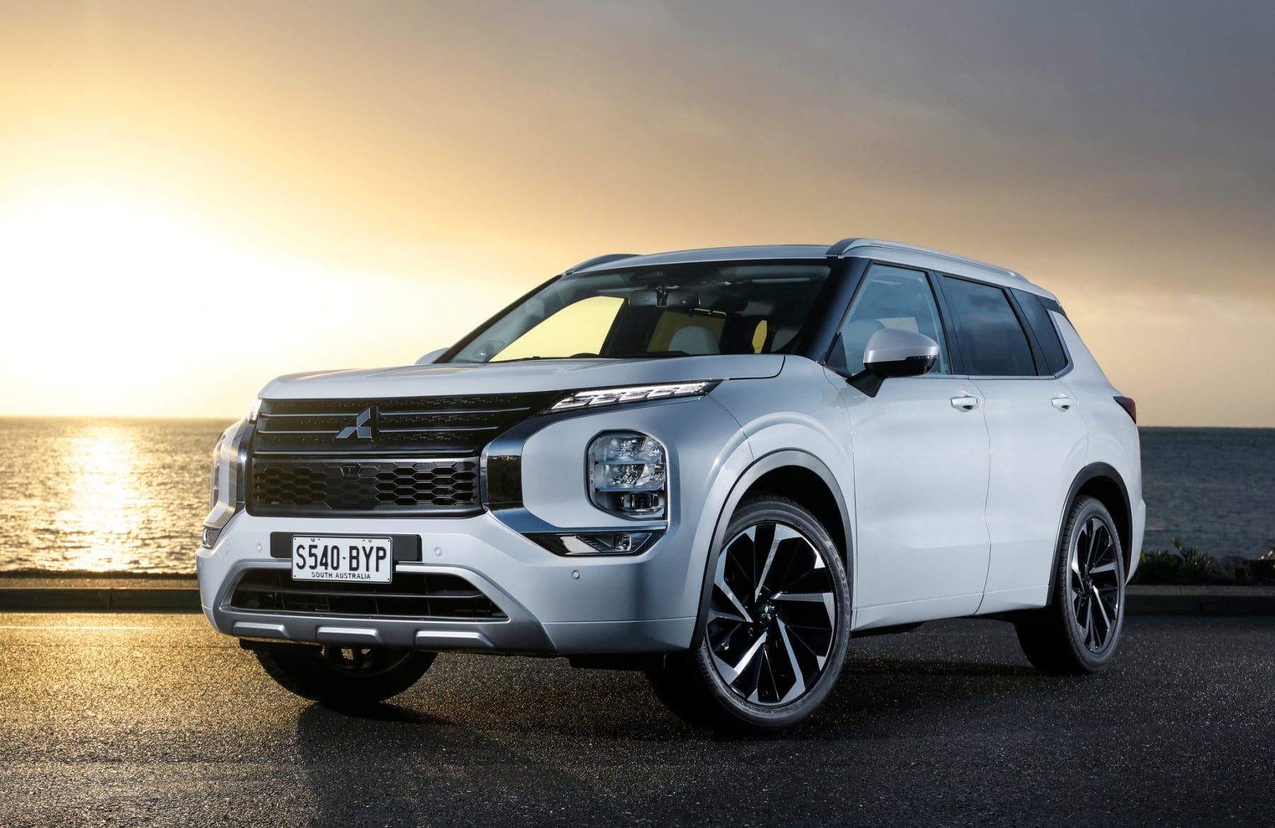 Mitsubishi OUTLANDER Exceed