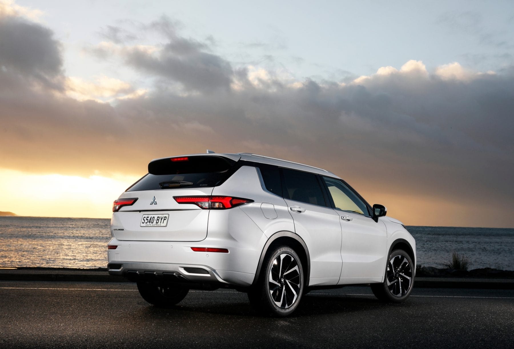 Mitsubishi OUTLANDER Exceed