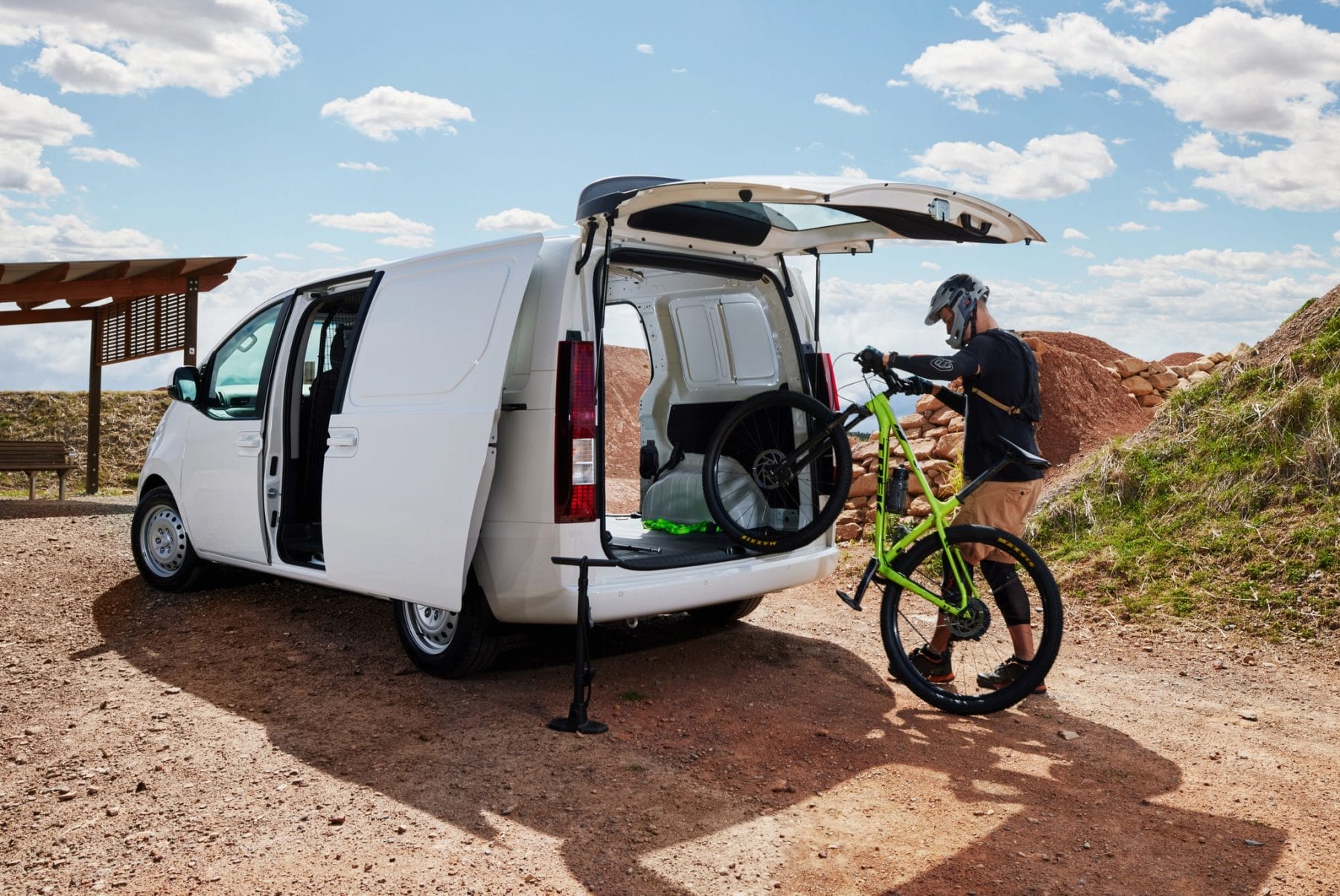 Hyundai STARIA-LOAD-