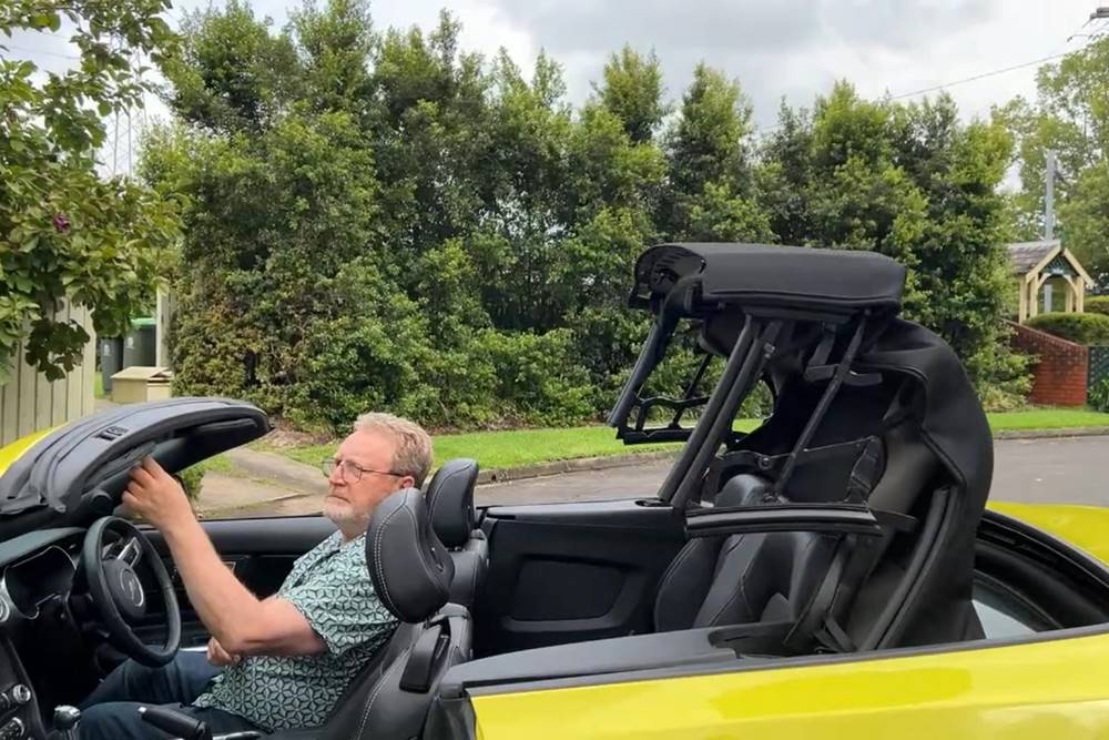 2022-ford-mustang-convertible-yellow ROOF (2)