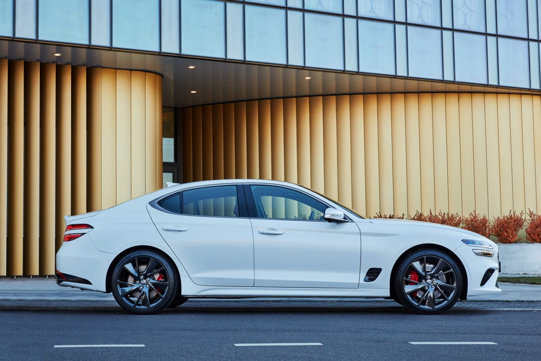 Genesis 2022 G70 3.3T SPORT Luxury Pack profile