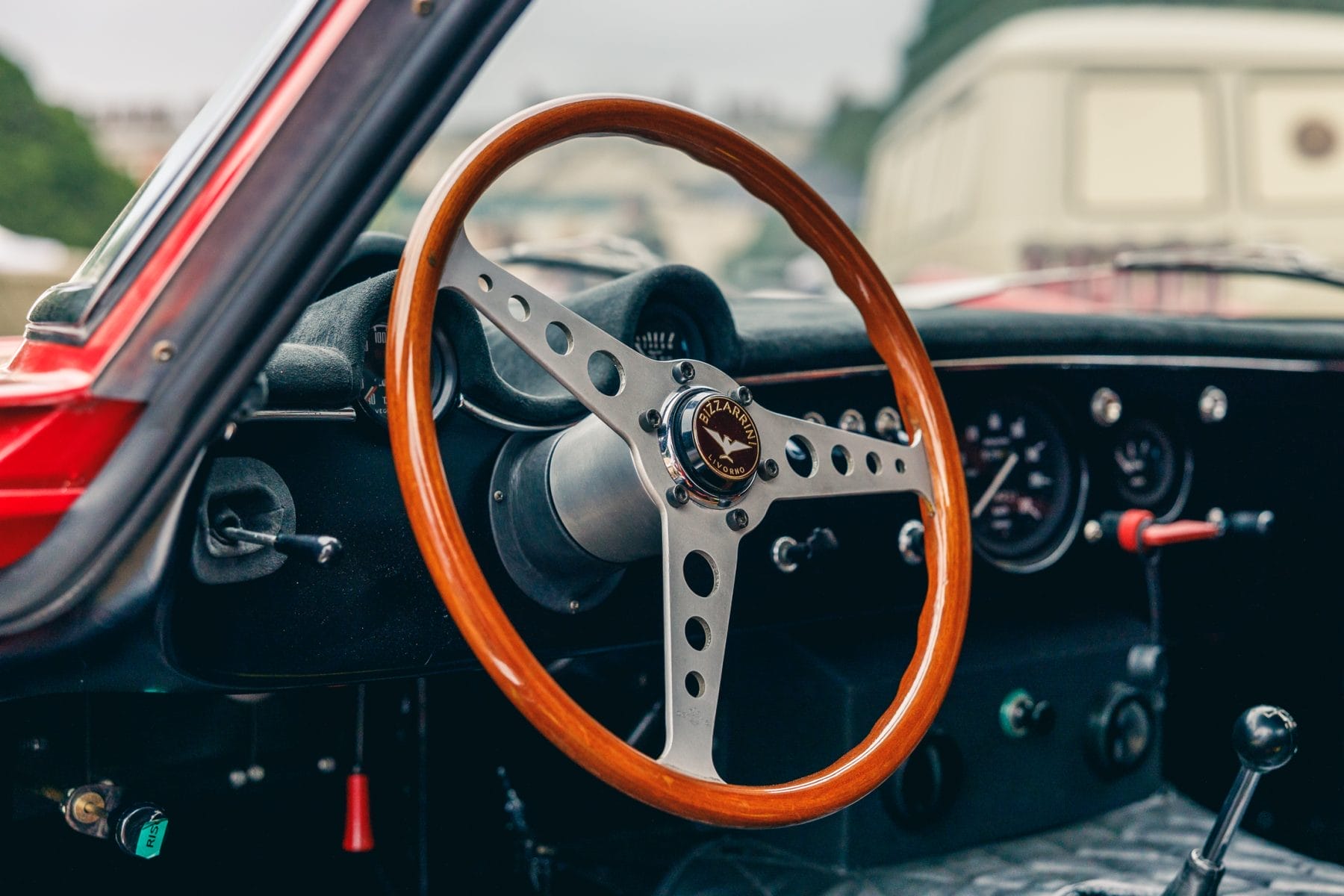 concours-of-elegance-2021-at-hampton-court-palace-bizzarrini-steering-wheel-photo-credit_-charlie-b-